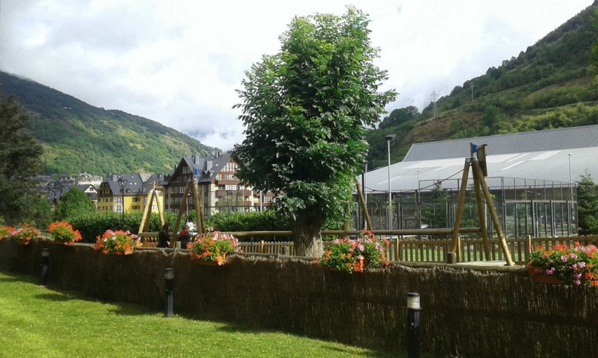 Aparthotel La Vall Blanca Вьелья Экстерьер фото